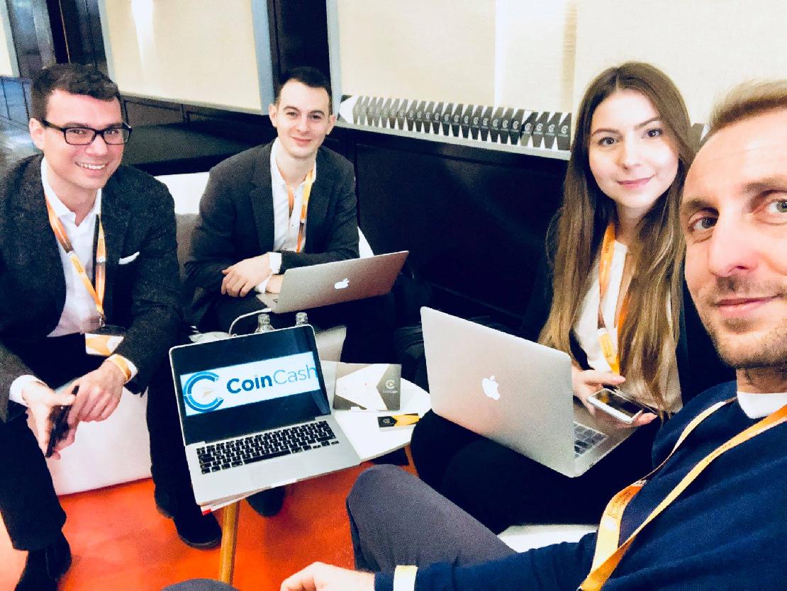 CoinCash csapat a Blockchain Budapest konferencián. Balról jobbra: Mogyorósi Attila , Galántai Gábor, Lőrincz Barbara Renáta, Rátz Tibor. 